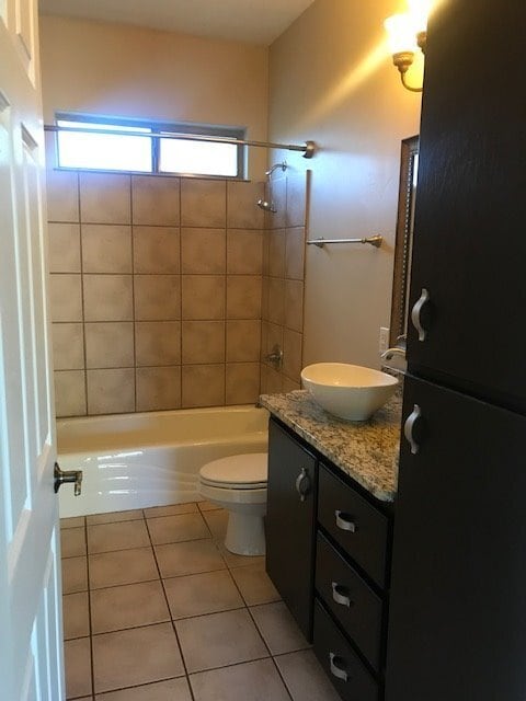 Building Photo - Coming Soon - Great 3 bed, 2 bath home with 2 car garage Front courtyard, covered back patio, piz...