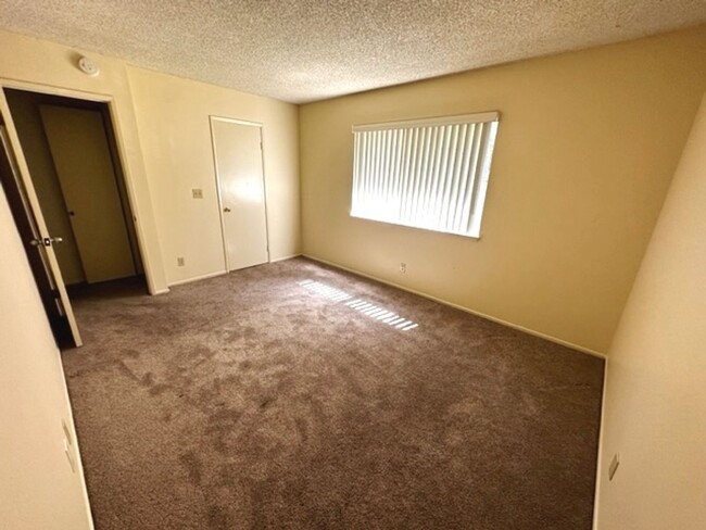 Building Photo - MOVE-IN SPECIAL: 1/2 off first months rent...