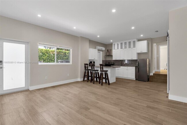 Building Photo - 8501 SW 54th Ct