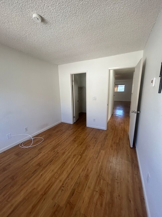 Building Photo - Tranquil Condo 2+1 with Pool View