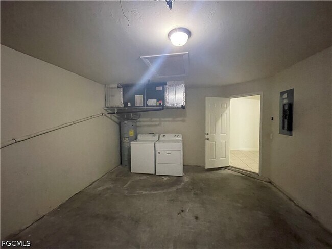 Building Photo - 705 Nicholas Pkwy W