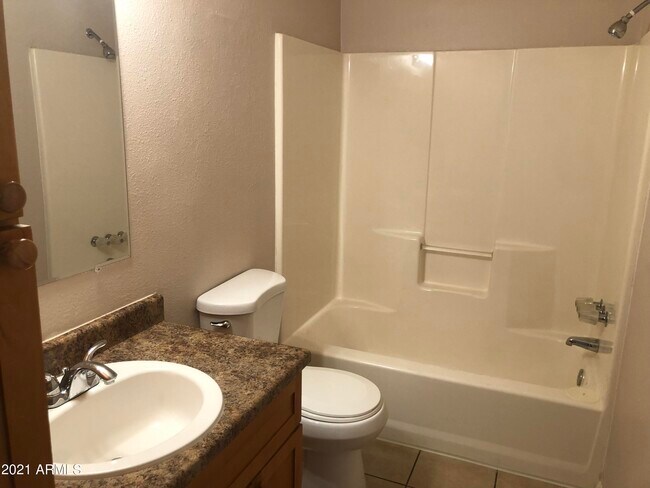 Building Photo - 1138 W Dragoon Cir