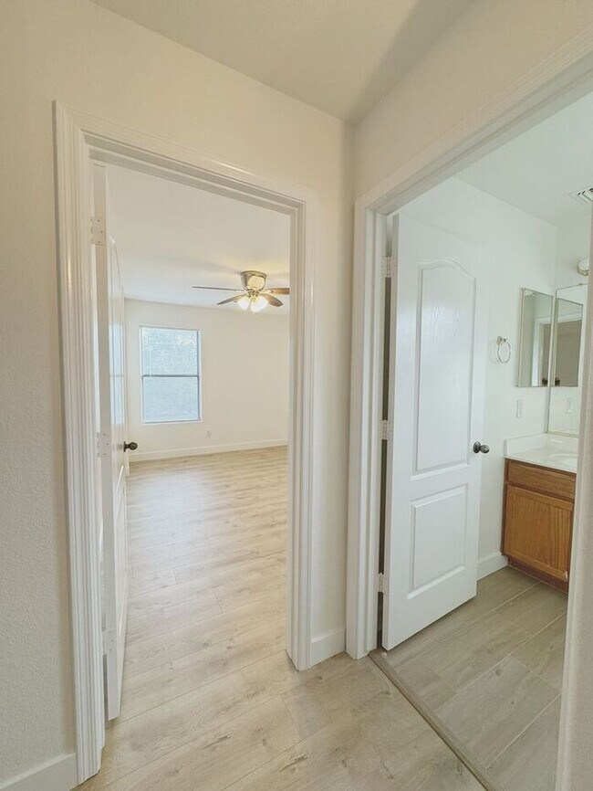 Building Photo - MOVE IN SPECIALS!! 15 DAYS RENT FREE!! Wonderful large, 4 br 2.5 ba family home in Johnson Ranch