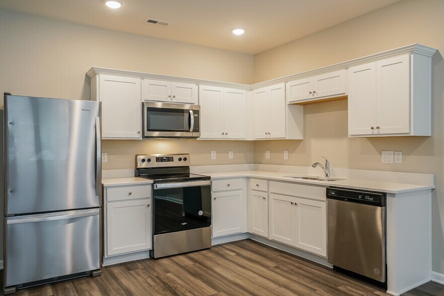 Building Photo - 524 Landing View Dr