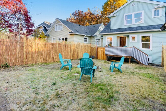 Building Photo - 4551 4th Ave NE
