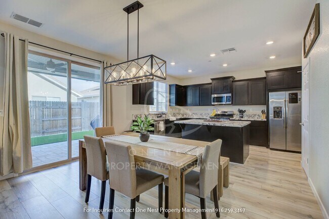 Building Photo - Stunning 4-bedroom, 3-bathroom Home in the heart of Lincoln!