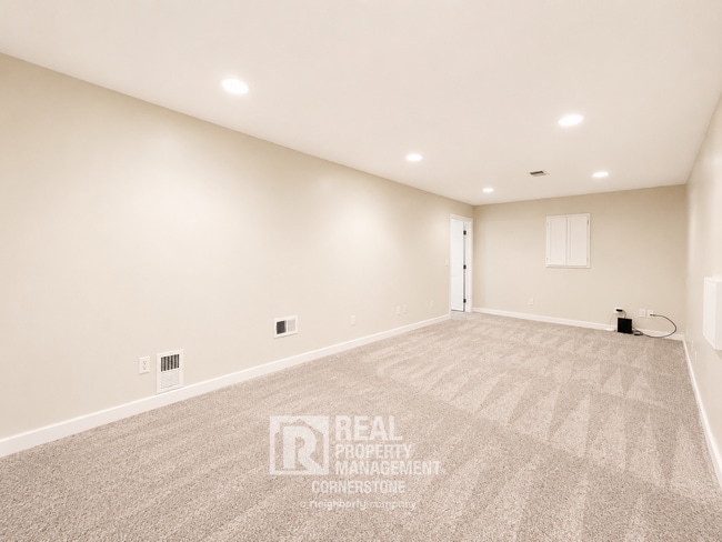 Building Photo - Spacious 4BD Home in Orchard Meadows | Finished Basement | Large Backyard