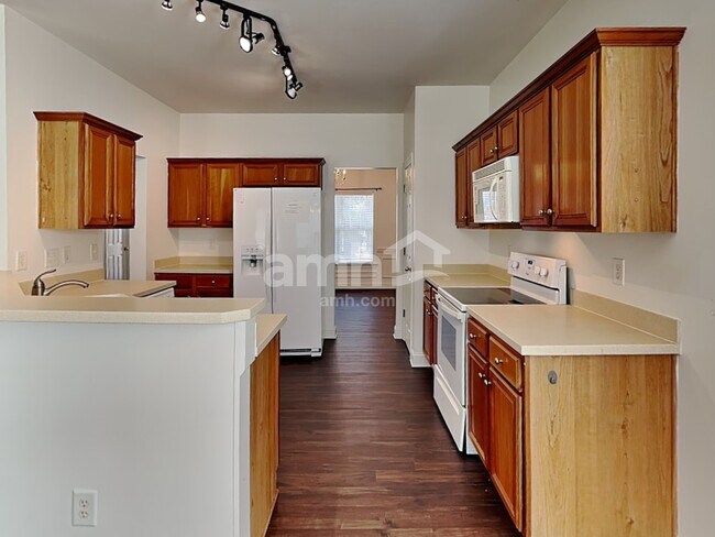 Building Photo - 2016 Sentinel Dr