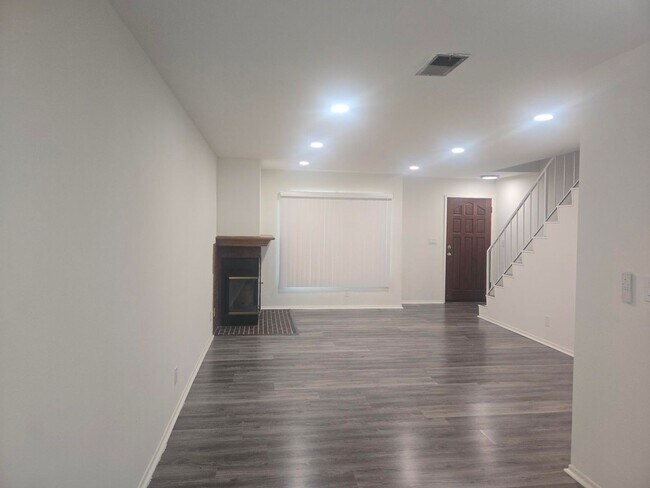 Interior Photo - #433