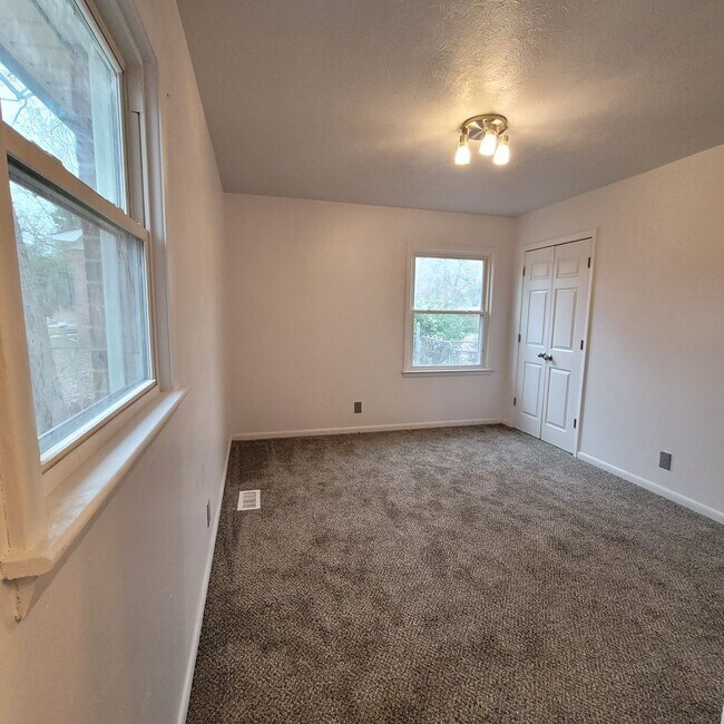 Building Photo - 5349 Silver Pine Dr