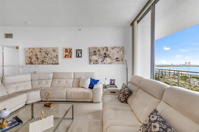Building Photo - 7901 Hispanola Ave