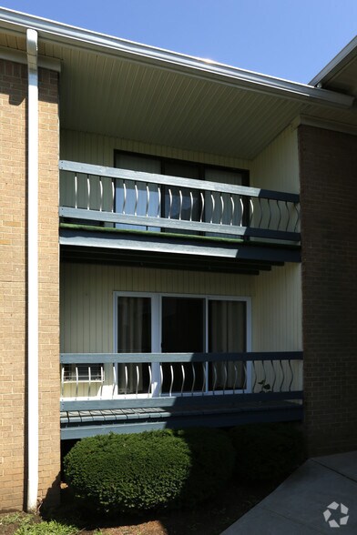 Millbrook Village - Edison, NJ | Apartment Finder Millbrook Village - Edison, NJ | Apartment Finder