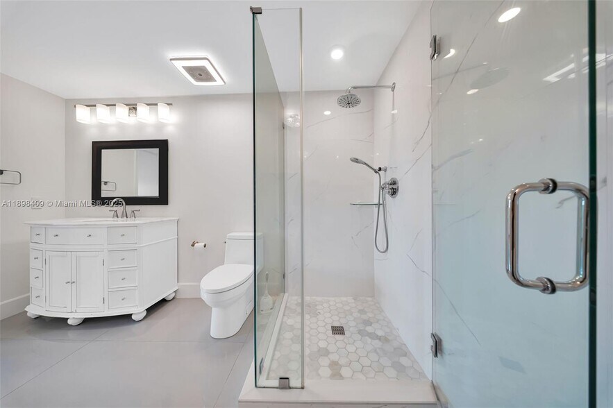 Building Photo - 20 Calabria Ave