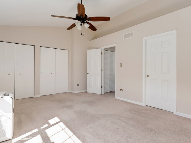 Building Photo - 2745 Canyon Dr