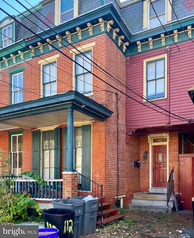 Building Photo - 112 Linden St
