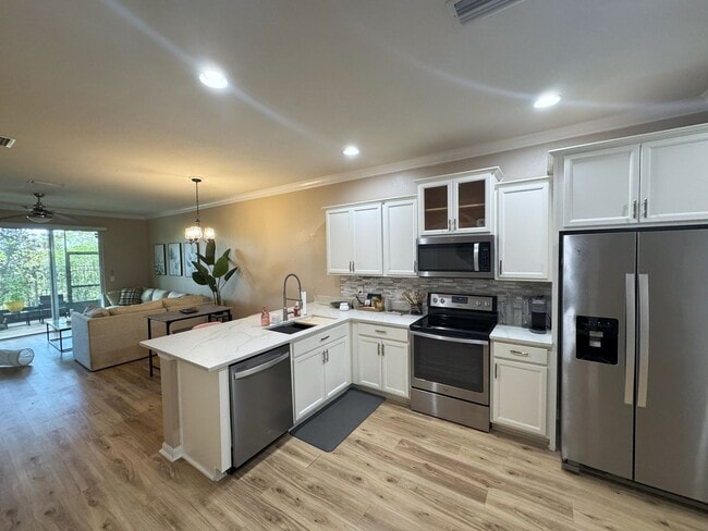 Building Photo - Updated Townhome in Gated Magnolia Park!
