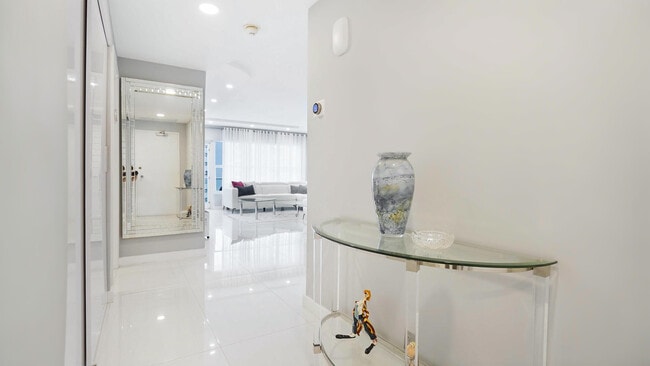 Building Photo - 3550 Galt Ocean Dr