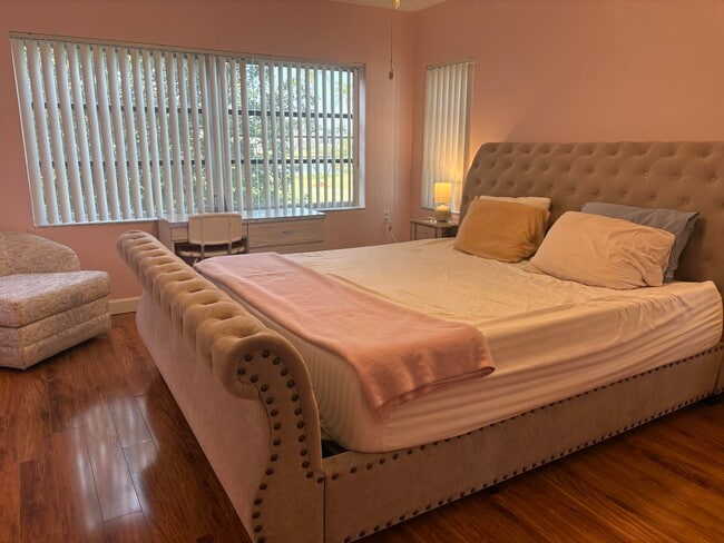 Building Photo - 4602 Martinique Way