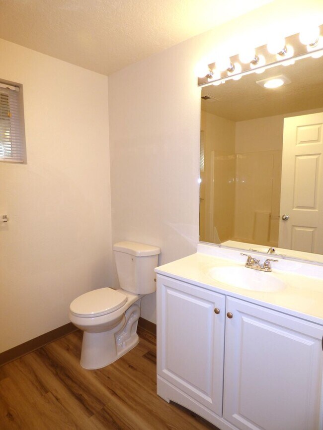 Building Photo - Rent Special: 1/2 Off March's Rent - Ground Level 2 Bed 1 Bath W/ Air Conditioning