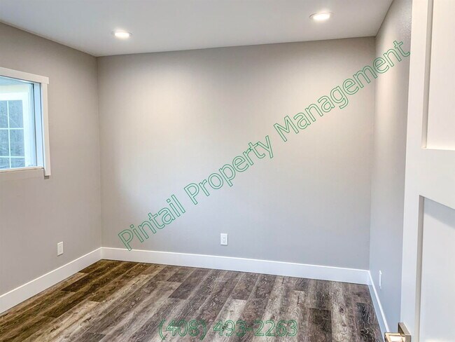 Building Photo - 756 N 11th St