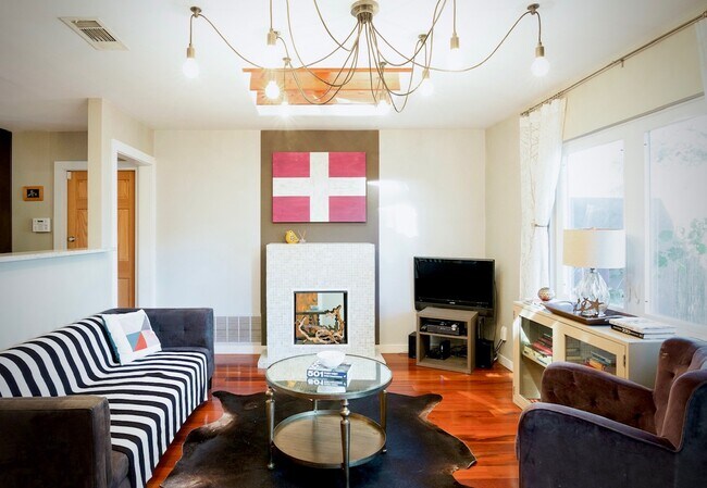 Living room - 1201 W Oltorf St