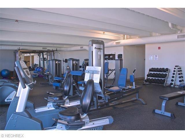 Building Photo - 701 W Lakeside Ave