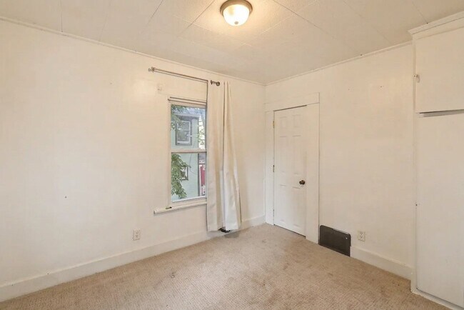 Building Photo - 1216 N Capitol Ave