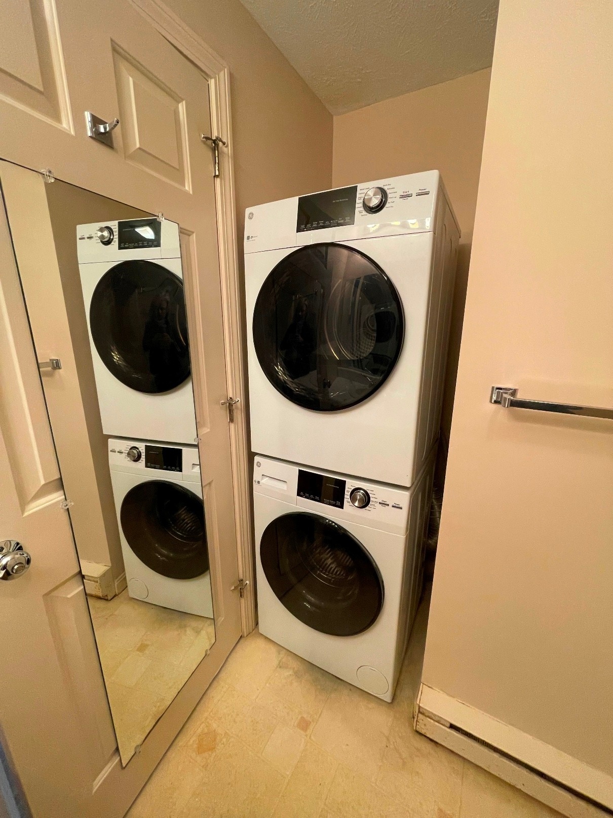 Building Photo - 2 Chickadee Ln