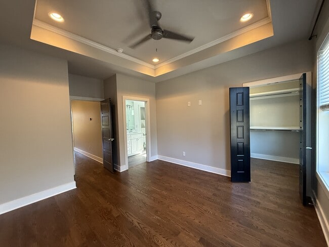 Building Photo - 942 Riverside Dr