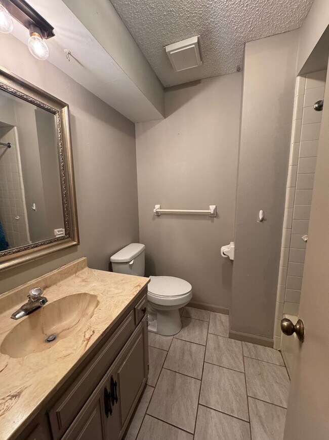 Building Photo - 1410-1410 E Camino Alto St