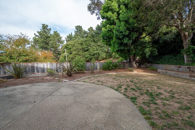 Building Photo - 1170 Tuolumne Ct