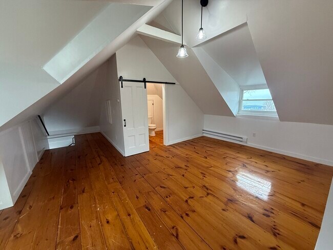 Building Photo - 7 N Green St