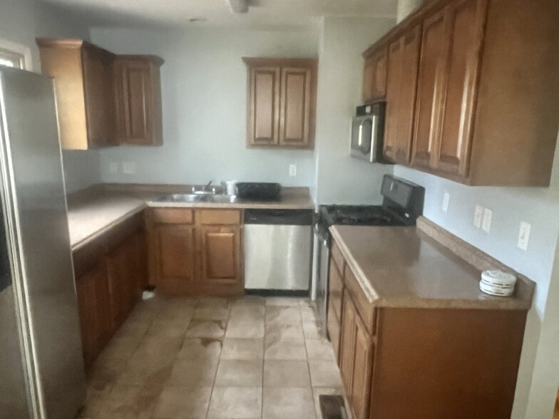 Kitchen - 4421 Elam St