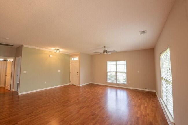 Building Photo - 10 Arbors Cir