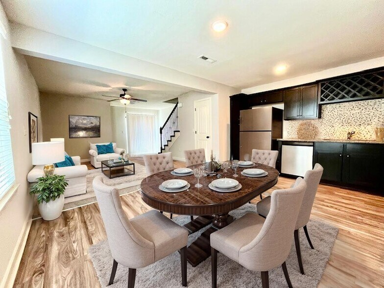 Building Photo - 2114 Hickoryleaf Ln