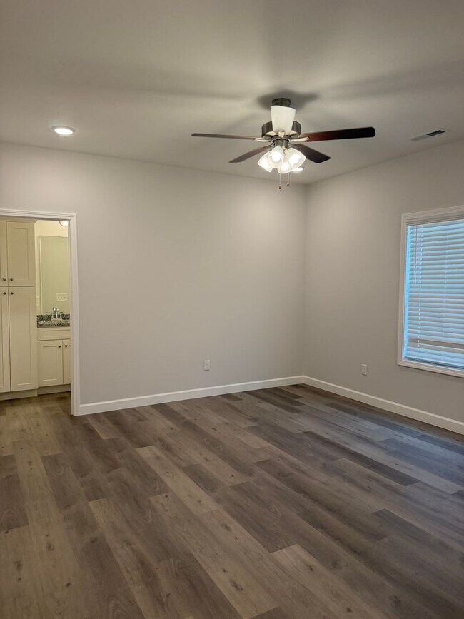 Building Photo - 933-935 Rodeo Ln