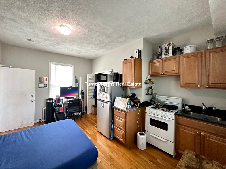 Primary Photo - 13 Pleasant St