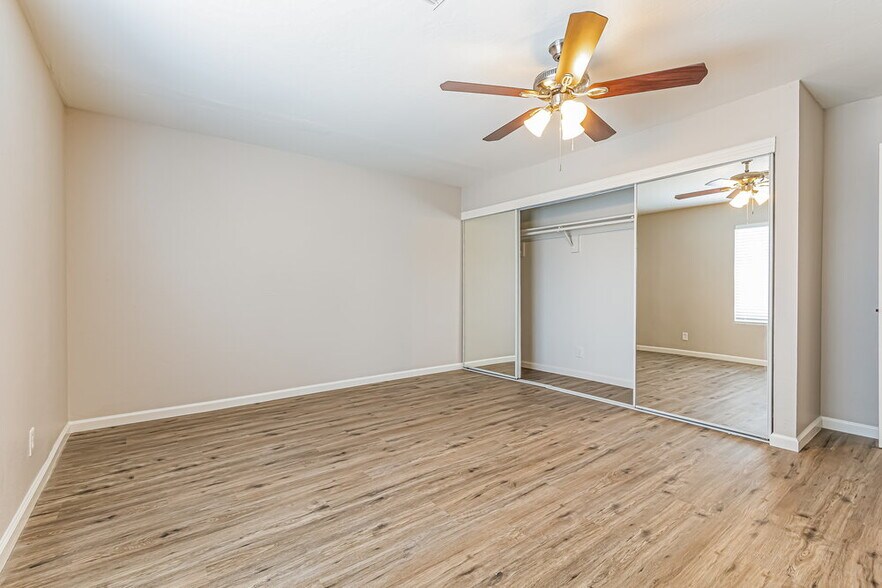 Building Photo - 986 S Wanda Dr