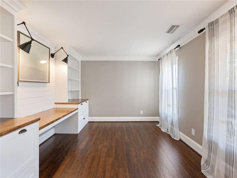 Building Photo - 3965 Hamilton View Way NE