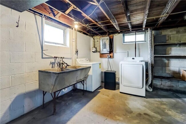 Building Photo - 159 Harwick Rd