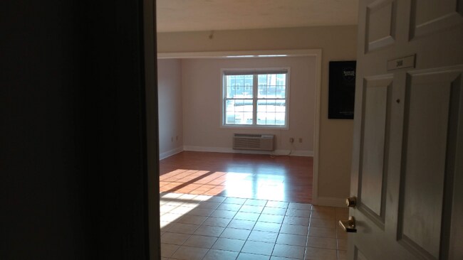 Building Photo - 12 Pratt St