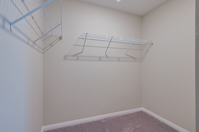 Building Photo - Mountains Edge!! Gated!!  4 bedrooms!! Primary Bedroom and bath down Stairs!! 2 Primary bedrooms!...