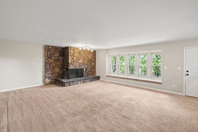 Building Photo - Great 4 Bedroom D20 Rockrimmon Home