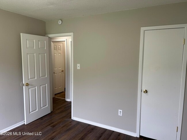 Building Photo - 2675 Ridgewood Cove