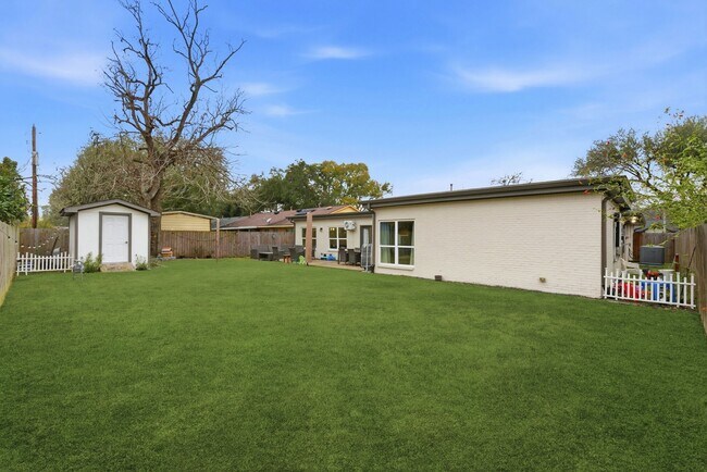 Building Photo - 5807 Ettrick Dr