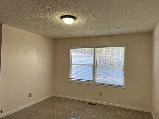 Building Photo - 2014 Cedar Point Cir
