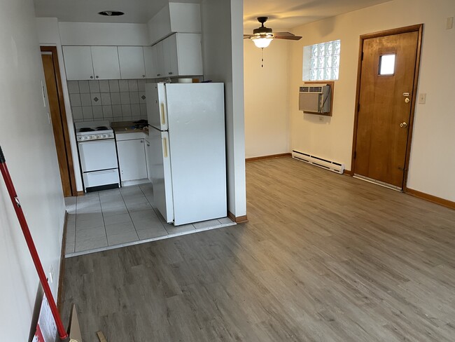 Living room with kitchen - 17828 Park Ave