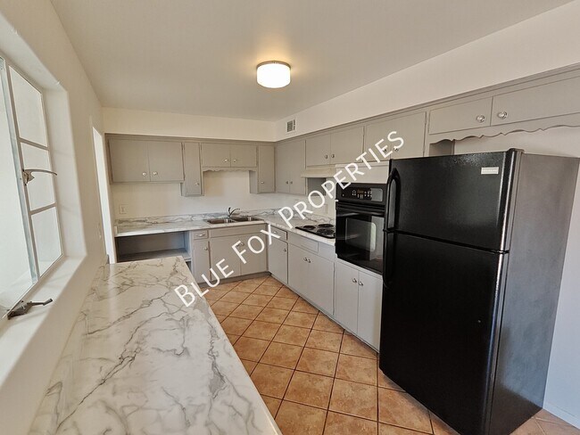 Building Photo - 3857 E Edison Pl
