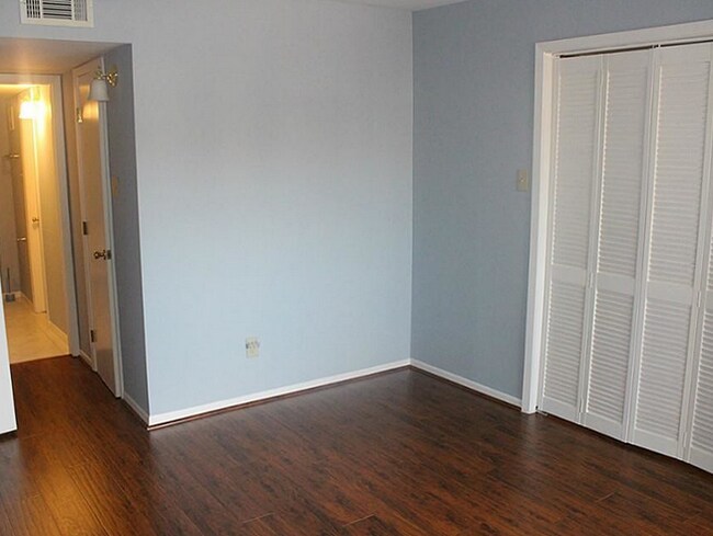 Building Photo - 3015 Walnut Bend Ln