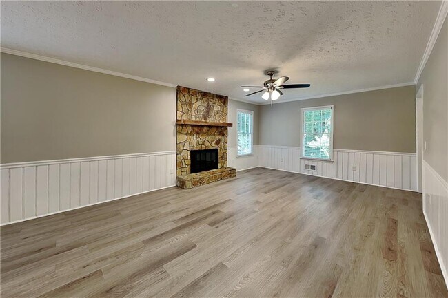 Building Photo - 2169 Winding Creek Ln SW